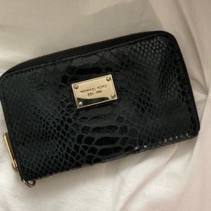 Michael Kors Small Zipped Wallet